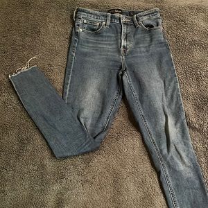 Light wash skinny jeans